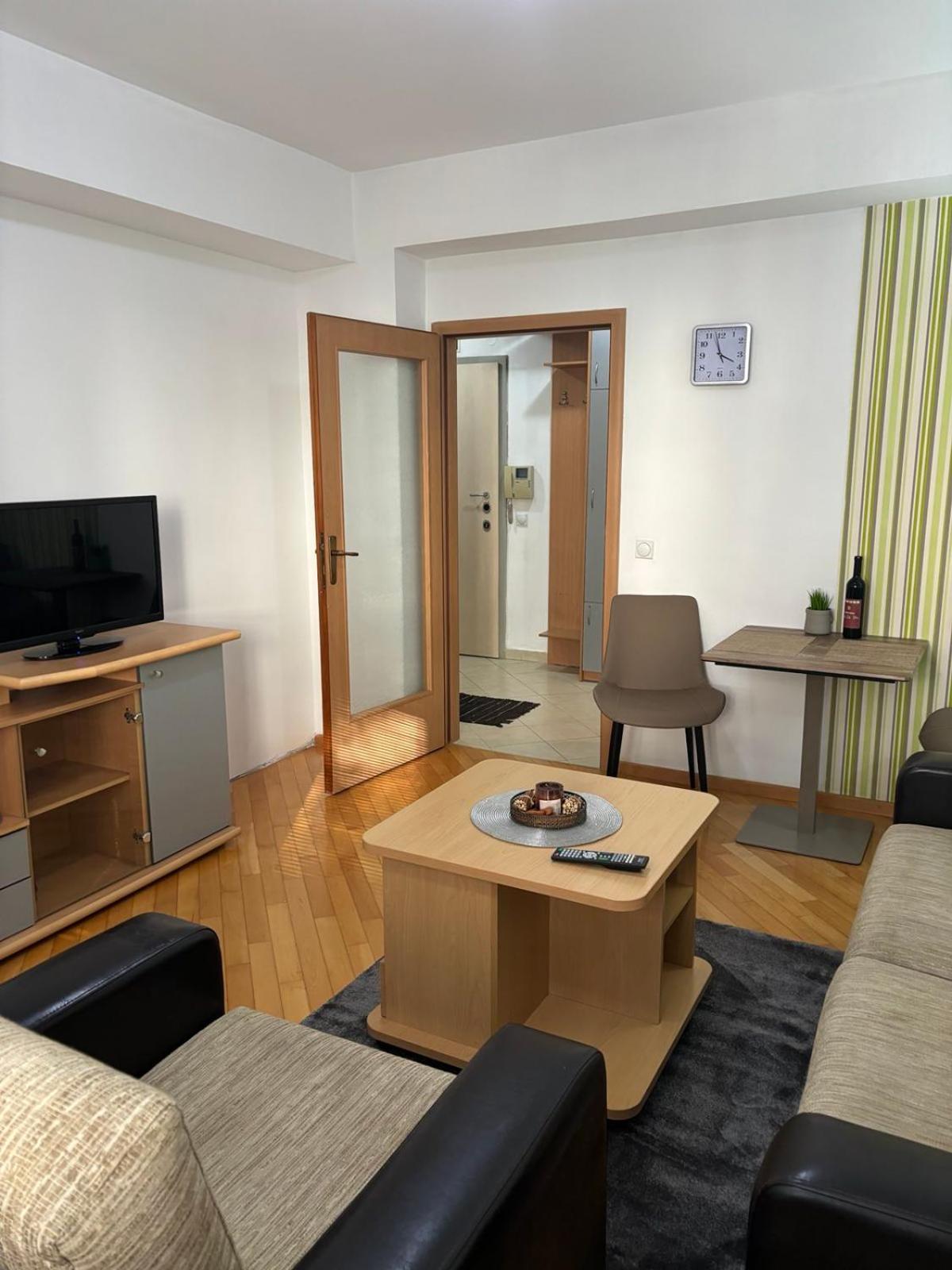 Lovely Square Apartment Purple Velvet Skopje Exterior photo