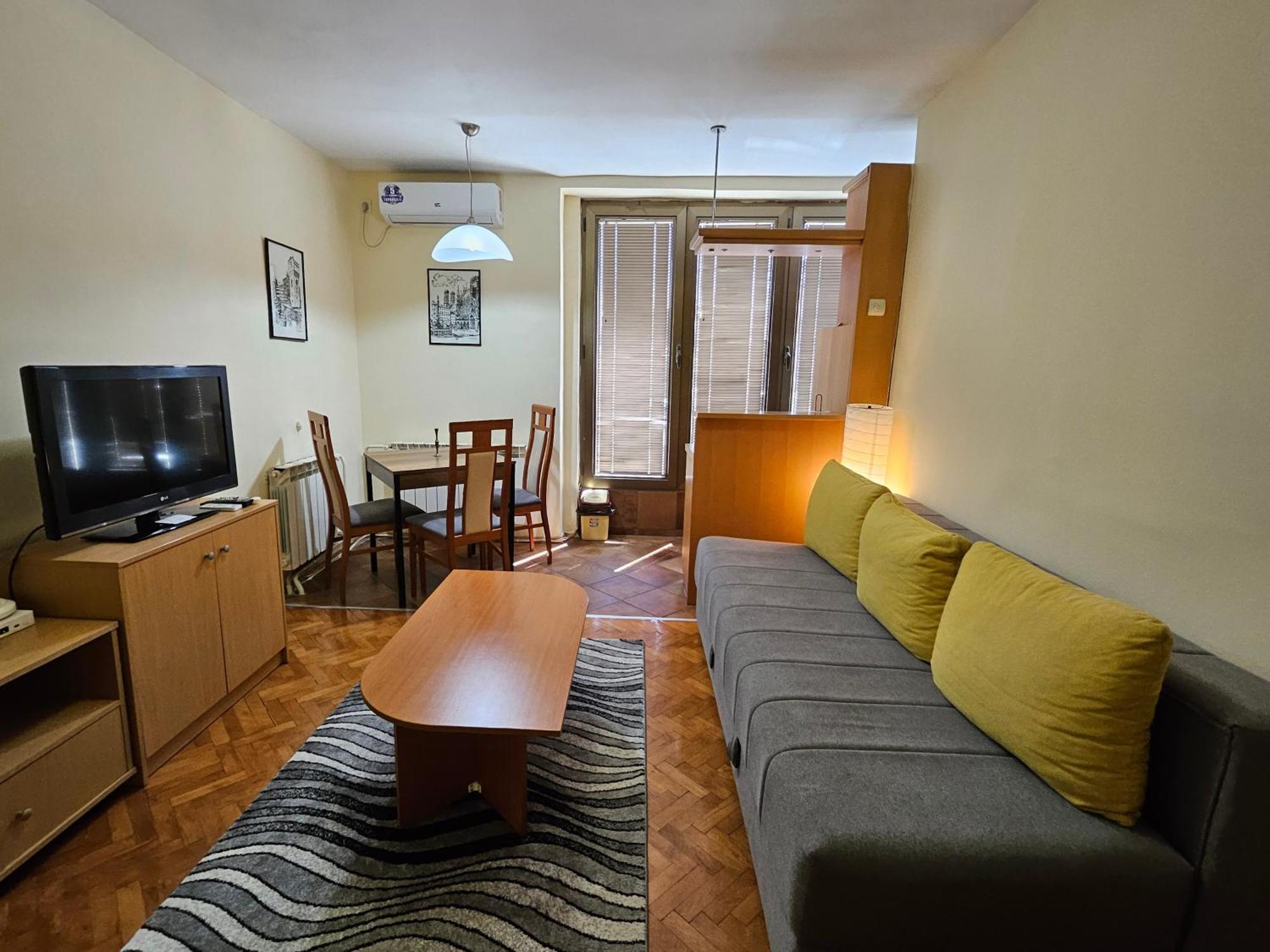 Lovely Square Apartment Purple Velvet Skopje Exterior photo