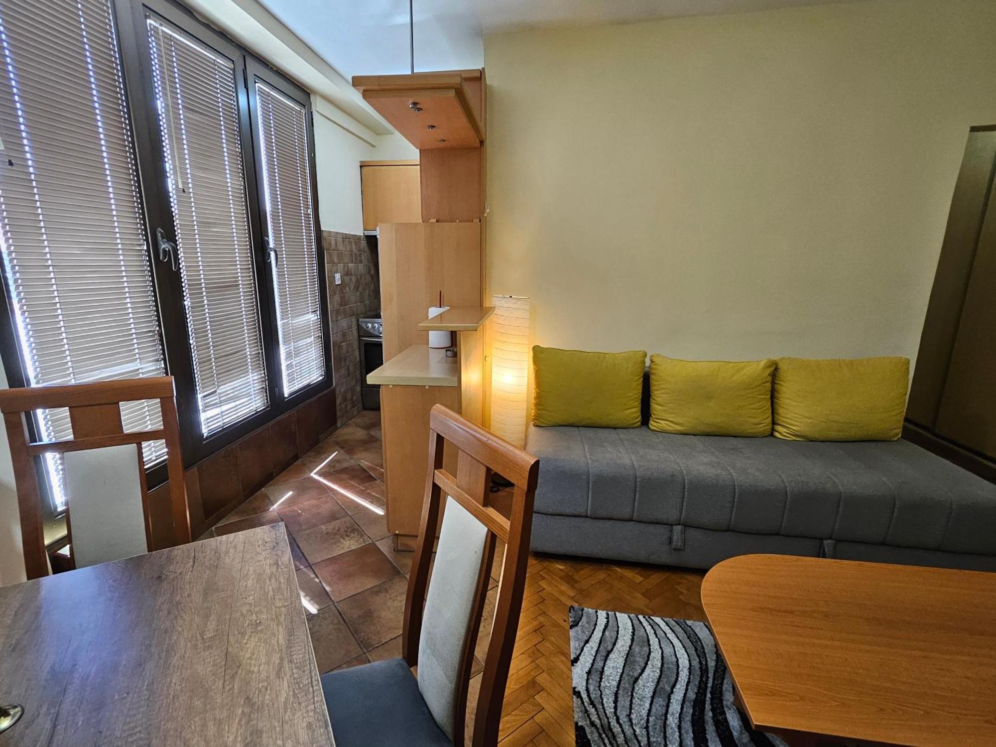 Lovely Square Apartment Purple Velvet Skopje Room photo